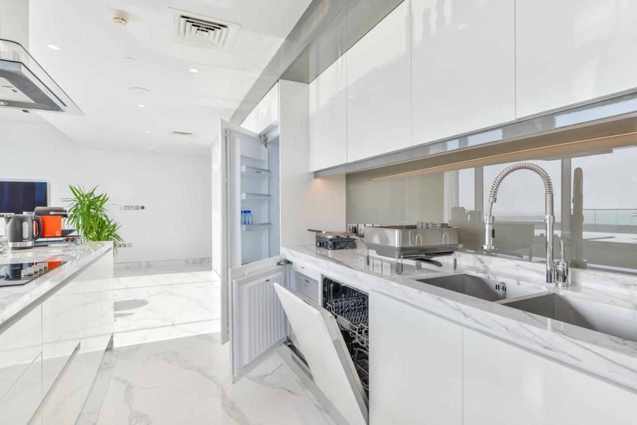 Luxe 3 Bedroom Oceanfront Apartment In The Heart Of Bluewaters Island Dubai Exterior photo